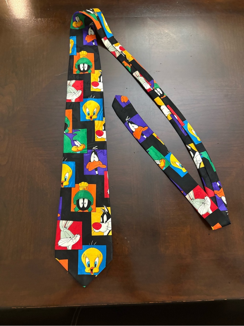 Looney Tunes Mania Tie 1993 100% Polyester Color Block Bugs Marvin Tweety Sylves